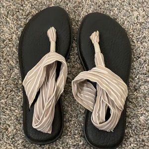 Sanuk yoga sling in tan/white stripes